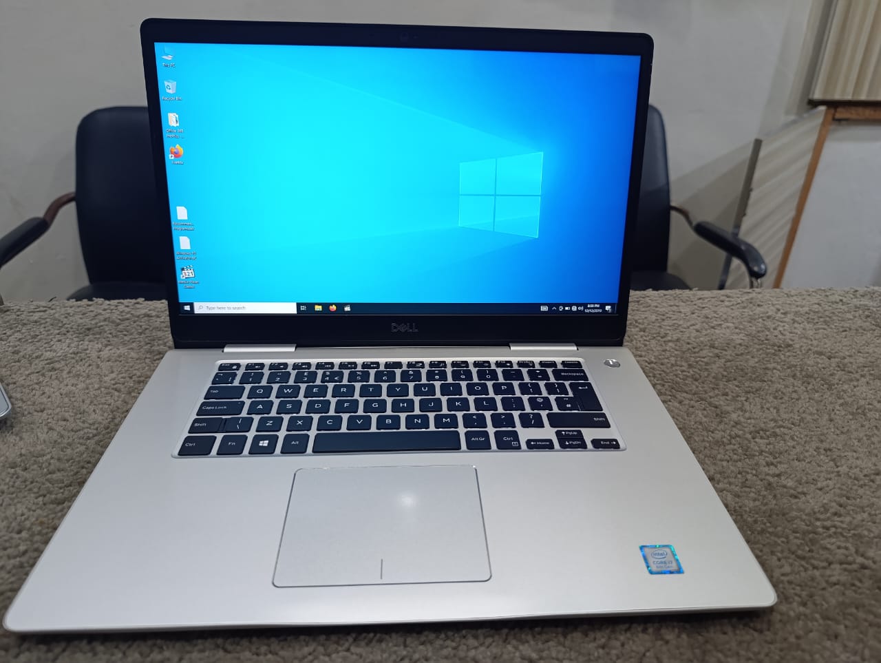 Dell Inspiron 7570 backlit keyboard close-up