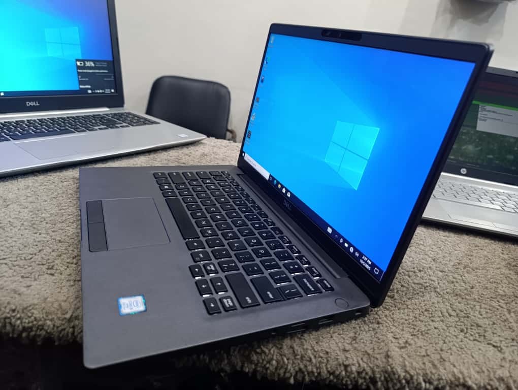 Dell Latitude 7400 hinge and panel build