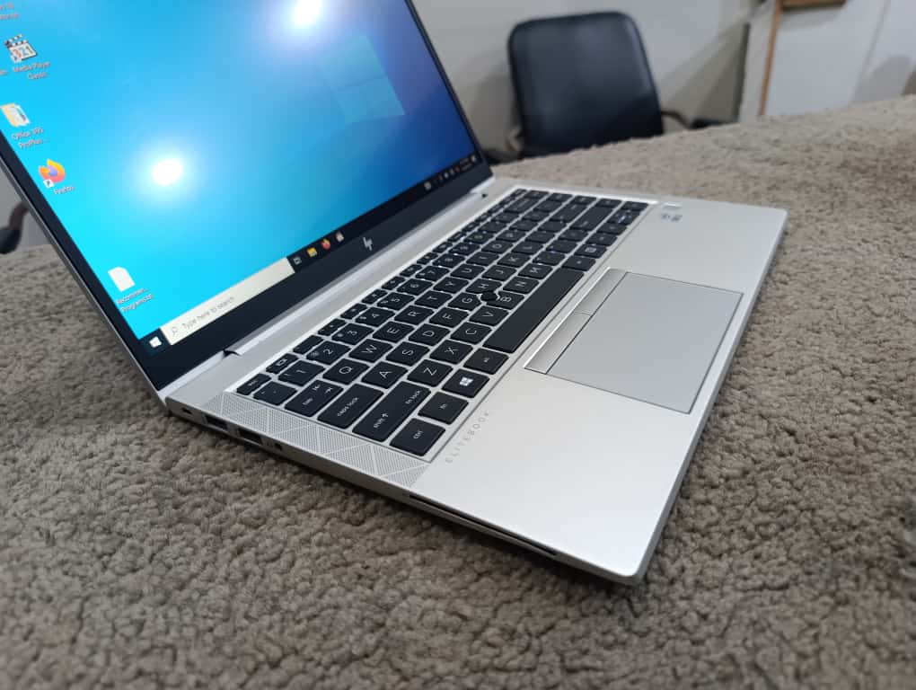 HP ZBook Studio G5 backlit keyboard and fingerprint sensor