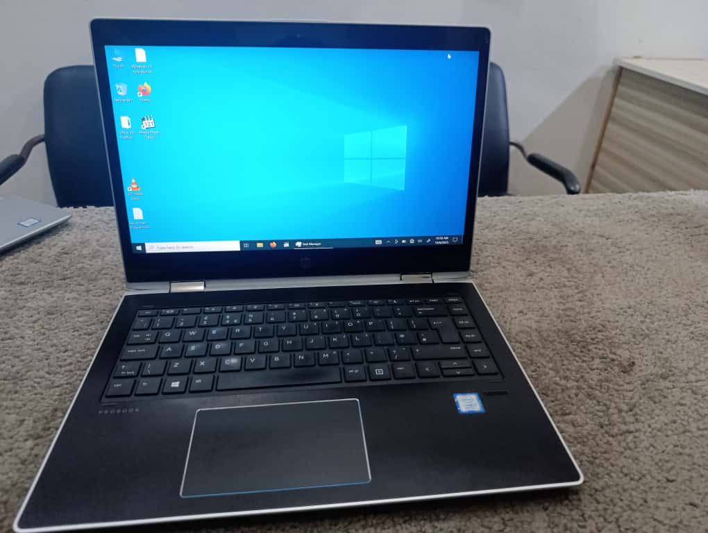 HP convertible laptop 360-degree hinge demonstration